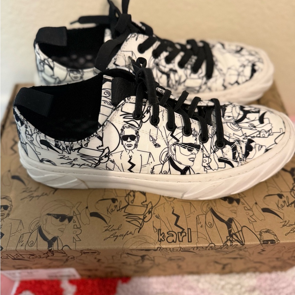 Karl Lagerfeld Mens Graphic Black and White Sneakers